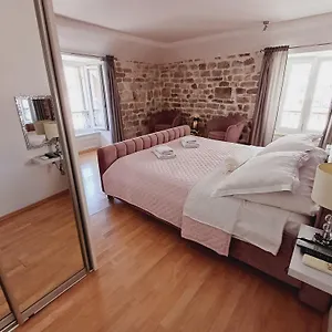 Private In Diocletians Palace Split